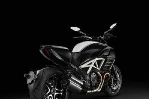 �ſ��� ��ħ Diavel-AMG
