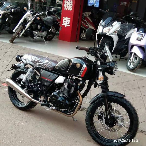  ����Ħ�г�����˹250���ų�