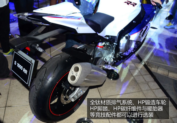 2015����S1000RR����Ͽ�͵Ķ����ٴ���ߣ�����6������ʹ�÷�ֵ���ʴﵽ199������146kW����Ť�����Ҳ��ת��5000rpm����ʱ�õ�ǿ����ͬʱ��9500rpm-10500rpm֮�䣬��ά����113Nm���ң����������쳣ǿ�󣡽ӽ�200ƥ�������������2015��S1000RR��ΪĿǰ��֪��ǿ���������ͳ���Ħ�г���