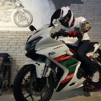  쫷�BJ300GS-C