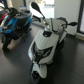 ����VIVO NERO BYQ125T-6