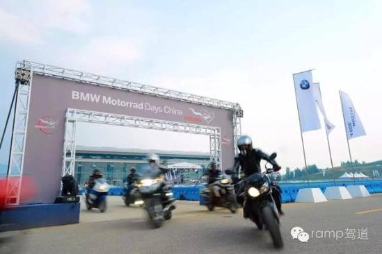 �ұ�һǧ�߰�̨BMWĦ�г���Χ�ˣ������һ�£�