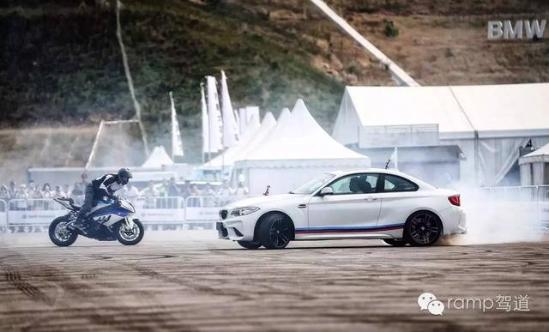 �ұ�һǧ�߰�̨BMWĦ�г���Χ�ˣ������һ�£�