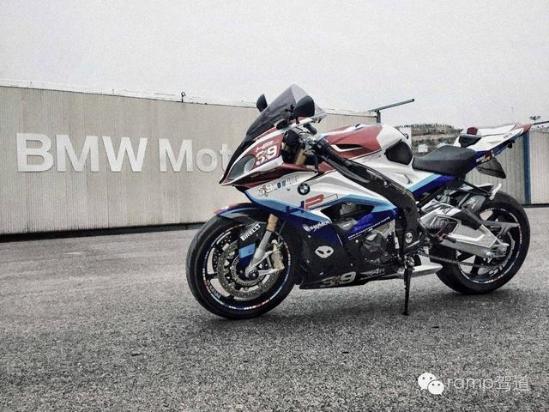�ұ�һǧ�߰�̨BMWĦ�г���Χ�ˣ������һ�£�