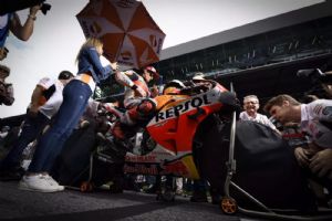 ͼ�� | MotoGP�µ���վ���ʻ���