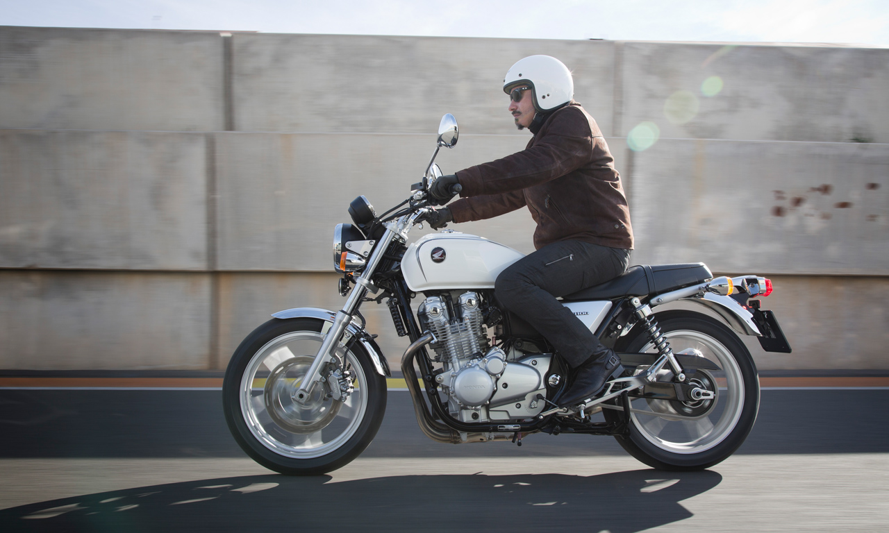  CB1100